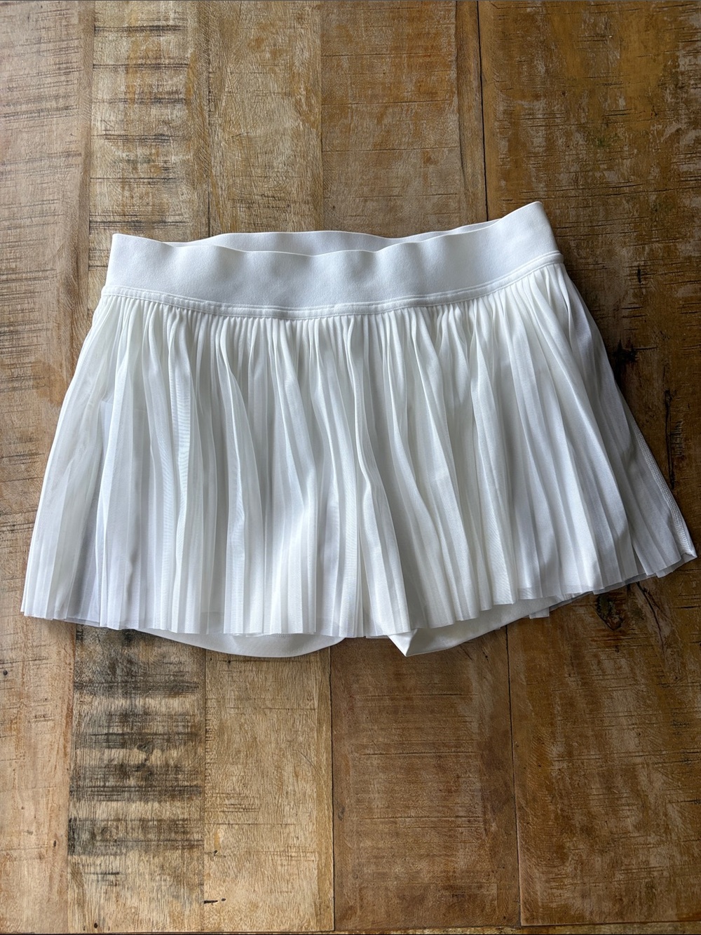 Lululemon White Pleated Women’s Tennis Skort size 10